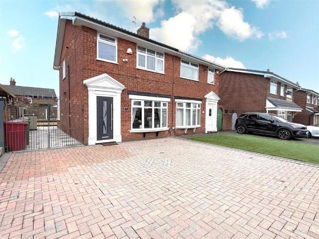 House for sale in Daisy Hill, Lee Bank