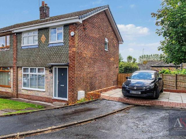 House for sale in Wardle, Burnedge