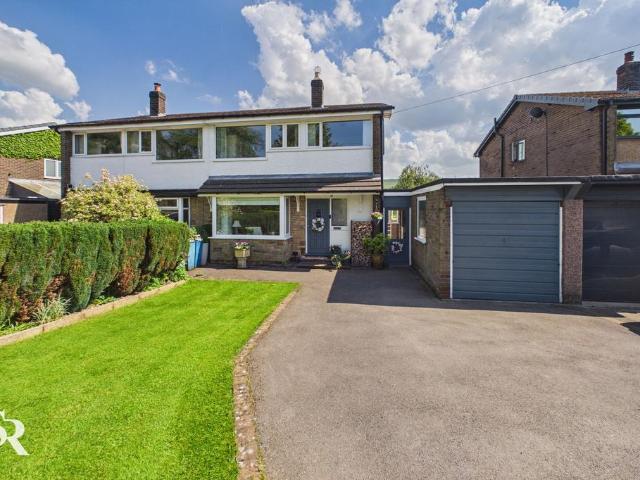 House for sale in Charlesworth, East Midlands