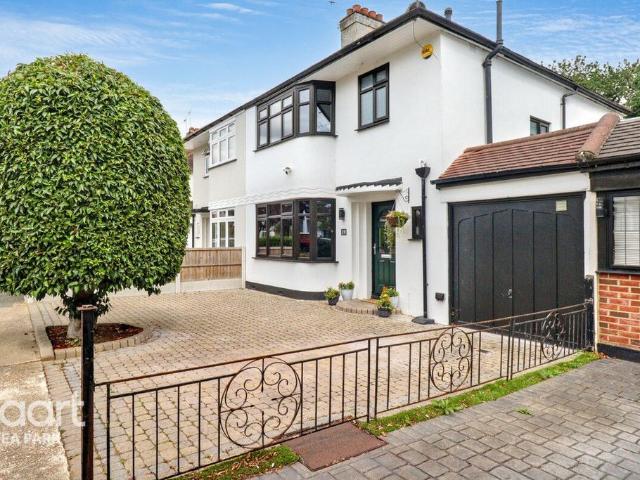 House for sale in Gidea Park, Greater London