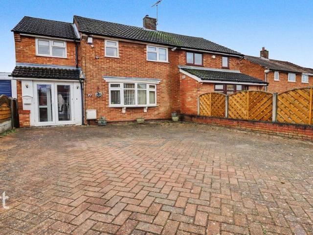 House for sale in Spring Park, Luton