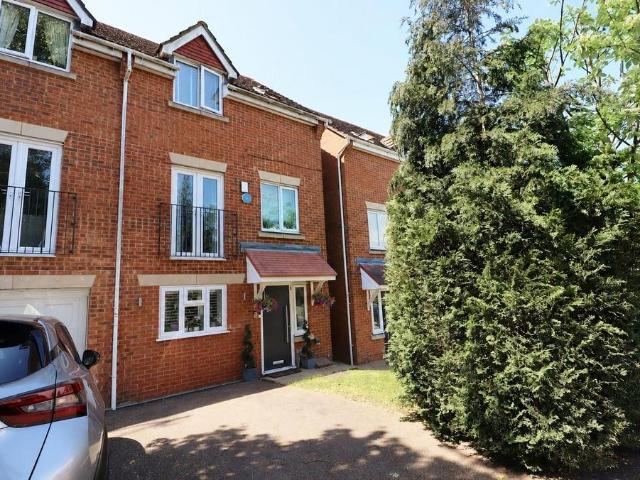 House for sale in Elstree and Borehamwood, Borehamwood