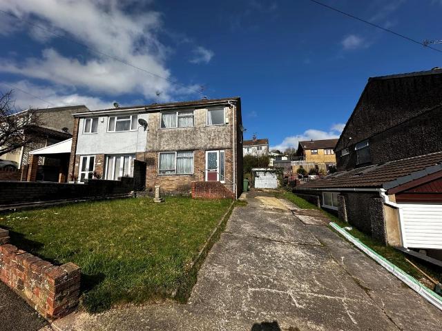 House for sale in Tonyrefail, Coedely