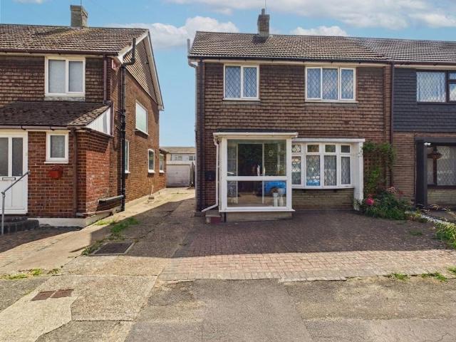 House for sale in Stanford-le-hope, Essex