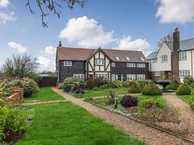 House for sale in Batchworth, Hertfordshire