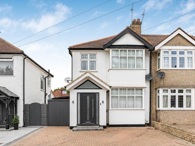 House for sale in Harrow Weald, Greater London