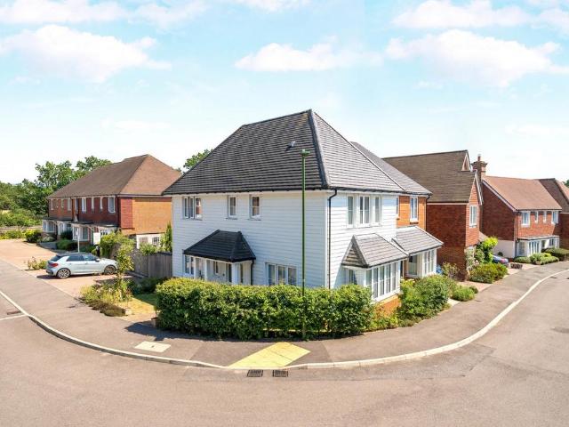 House for sale in Cox Green, Horsham