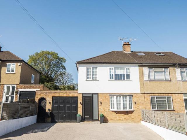 House for sale in Bushey, Bushey Heath