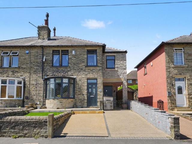 House for sale in Longwood, West Yorkshire