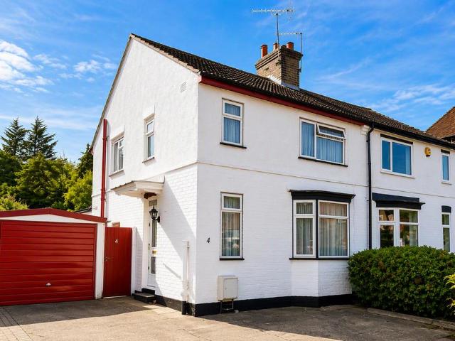 House for sale in Garston, Watford