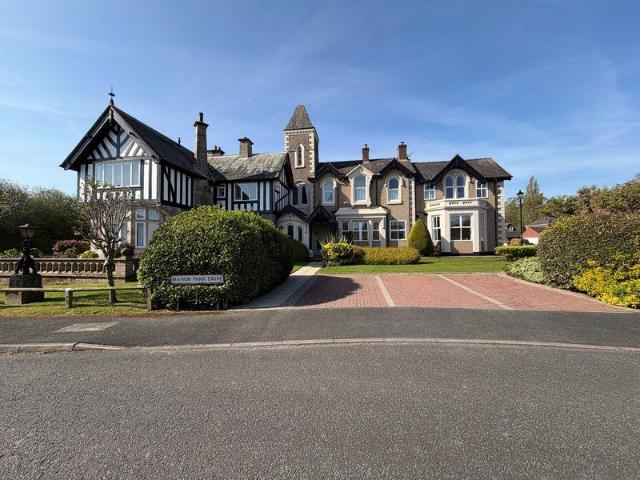 House for sale in Rossmore, Cheshire