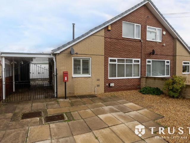 House for sale in Carlinghow, West Yorkshire