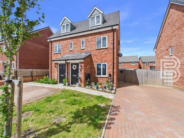 House for sale in Newton, New Bilton