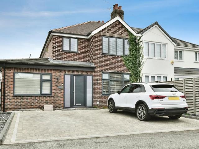 House for sale in Cheadle Hulme, Greater Manchester