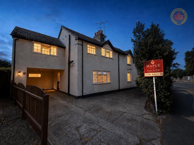 House for sale in Maybury Estate, Woking