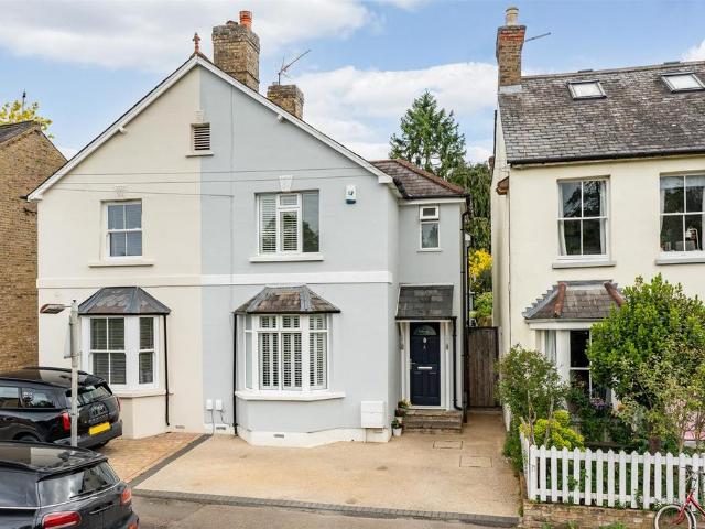 House for sale in Hertford, Colliers End