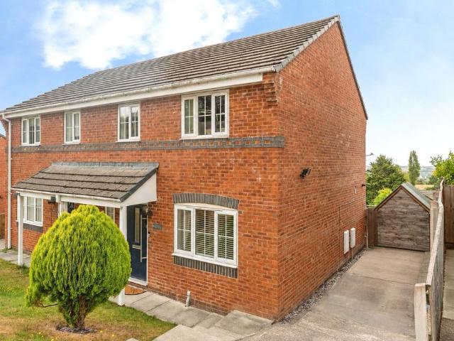 House for sale in Gwernymynydd