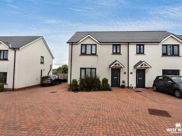 House for sale in Kilgetty, Wales