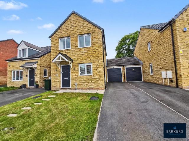 House for sale in Thornbury, West Yorkshire