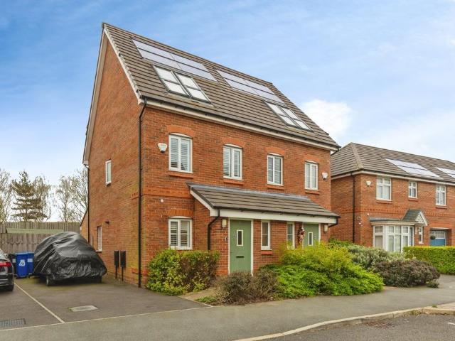 House for sale in Brinnington, Stockport
