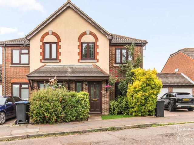 House for sale in Epping Green, Epping