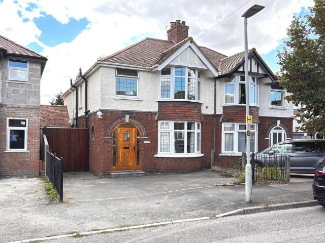House for sale in Gloucester, Gloucestershire