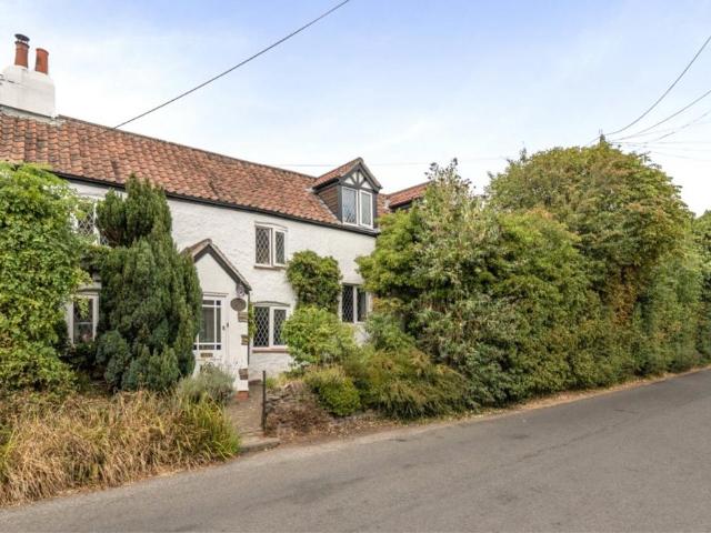 House for sale in Pucklechurch, South Gloucestershire