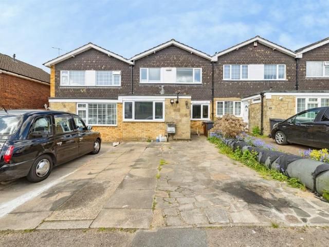 House for sale in Connaught Park, Bushey
