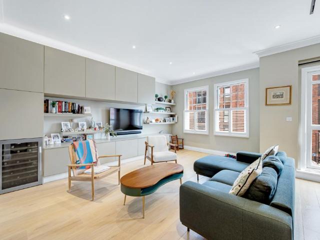 House for sale in West Kensington, Greater London