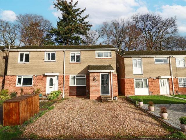 House for sale in Fleet, Hart