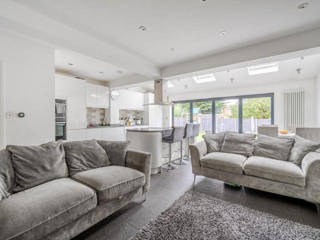 House for sale in London Borough of Croydon, Shirley
