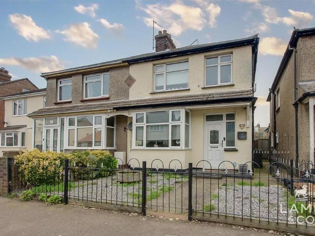 House for sale in Dale Hill, Essex