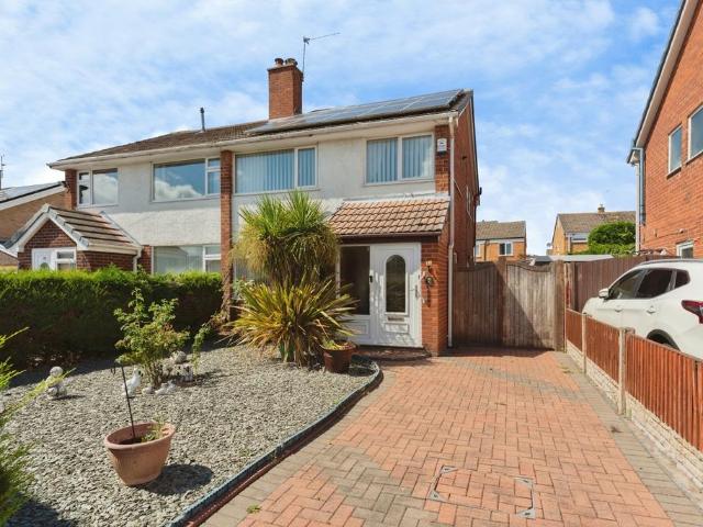House for sale in Rossmore, Cheshire
