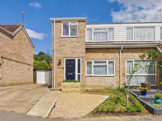 House for sale in Woodhall Farm, Pouchen End