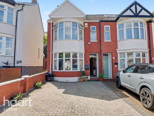 House for sale in Spring Park, Luton