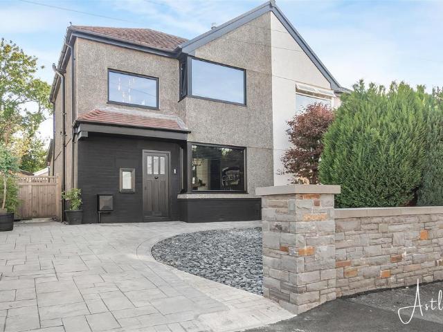 House for sale in Cimla, Neath