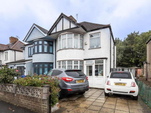 House for sale in Harrow Weald, Greater London