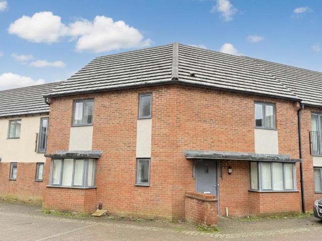 House for sale in Upton