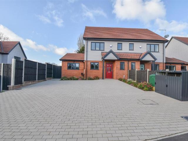 House for sale in Duton Hill, Essex