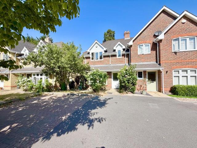 House for sale in Heol-las, Surrey