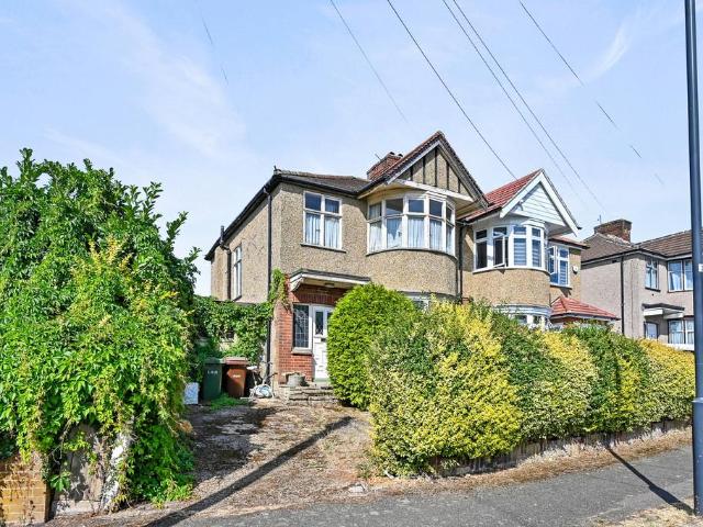 House for sale in Harrow Weald, Greater London