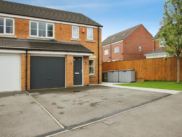 House for sale in Horbury Bridge, West Yorkshire