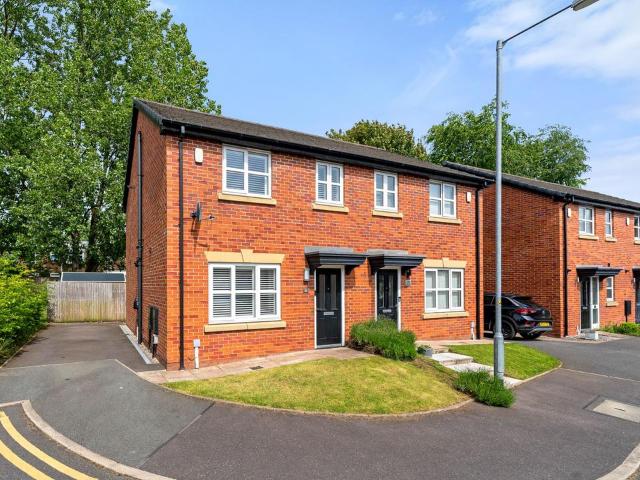 House for sale in Bradshaw, Lee Bank