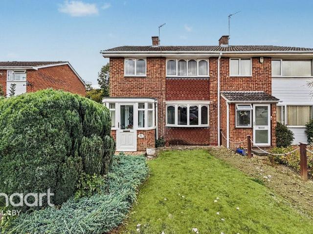 House for sale in Whetstone, Pinfold