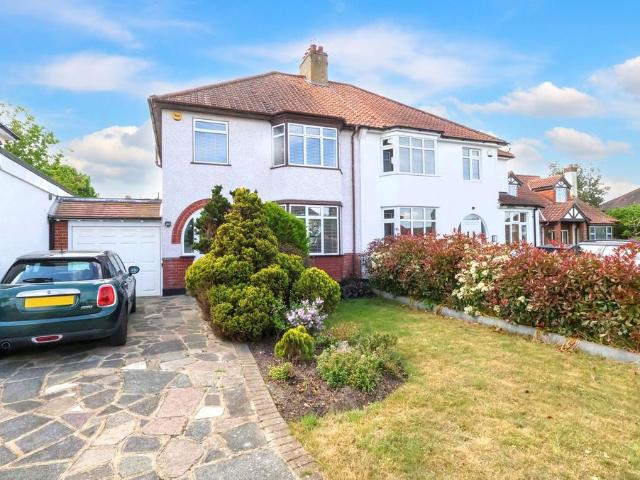 House for sale in London Borough of Croydon, Shirley