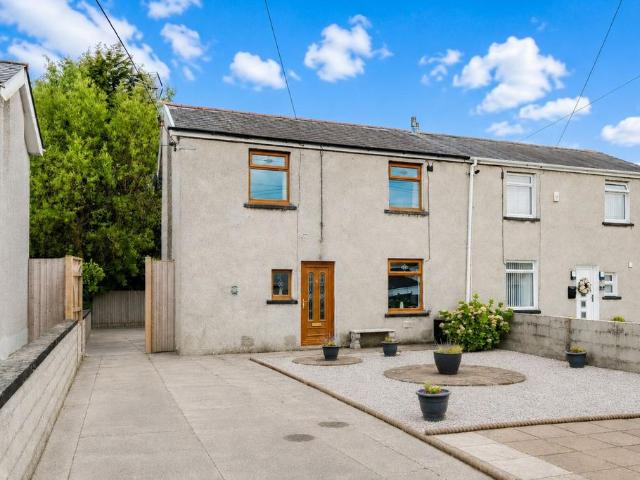 House for sale in Sarn, Wales