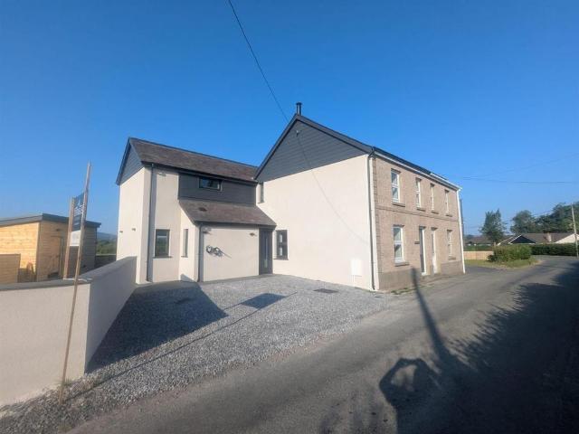 House for sale in Olchfa, Llangadog