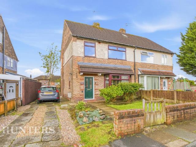 House for sale in Wardle, Burnedge
