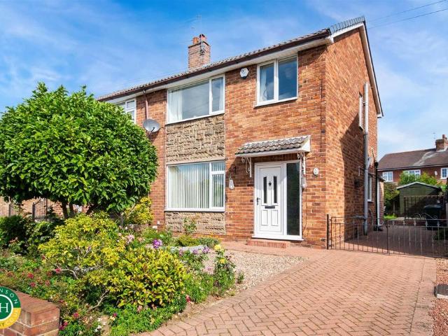 House for sale in Edenthorpe, South Yorkshire