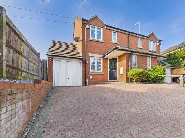 House for sale in Long Buckby, West Northamptonshire